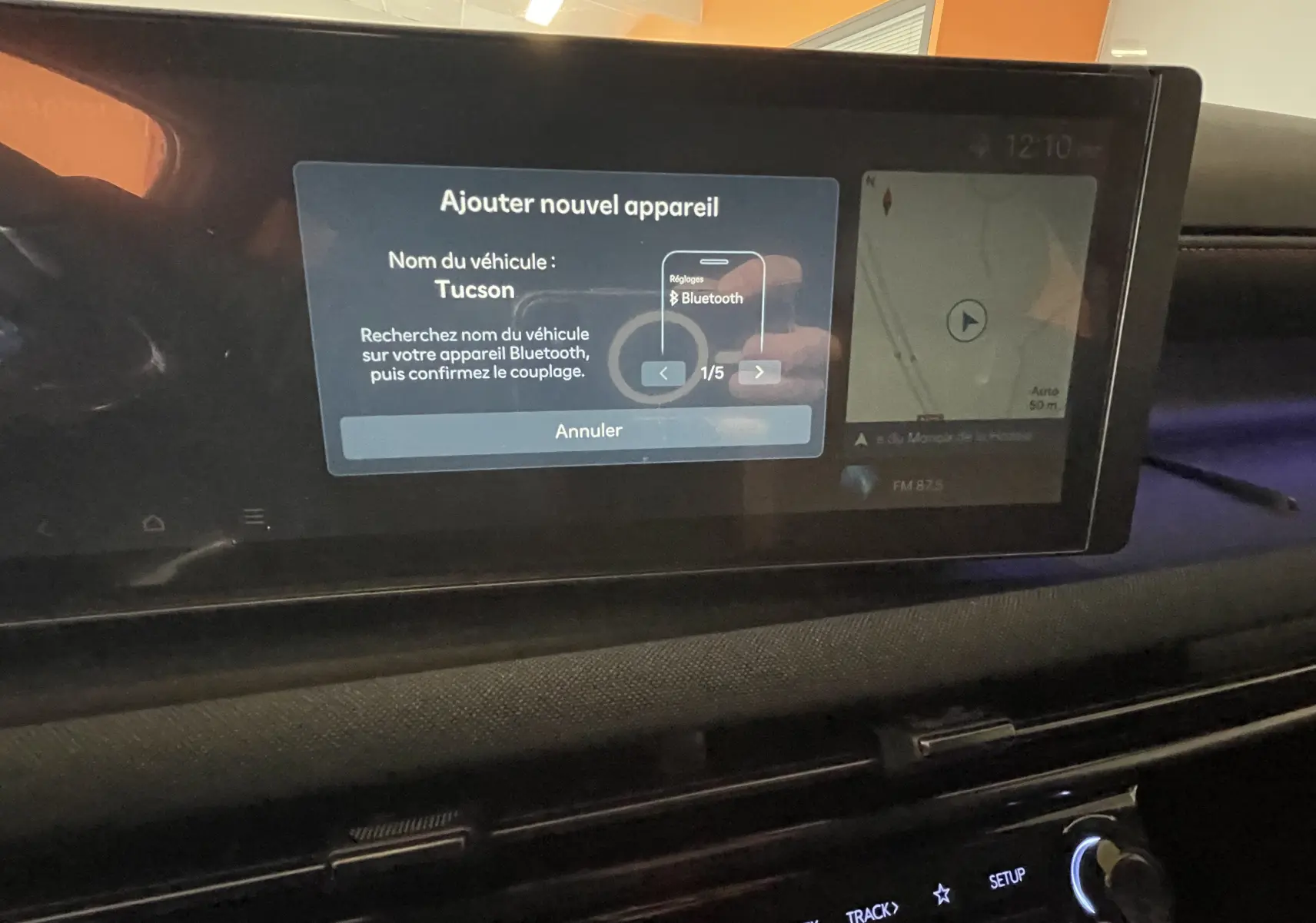 Écran tactile central du Hyundai Tucson 2025 affichant le menu de couplage Bluetooth dans l'habitacle.