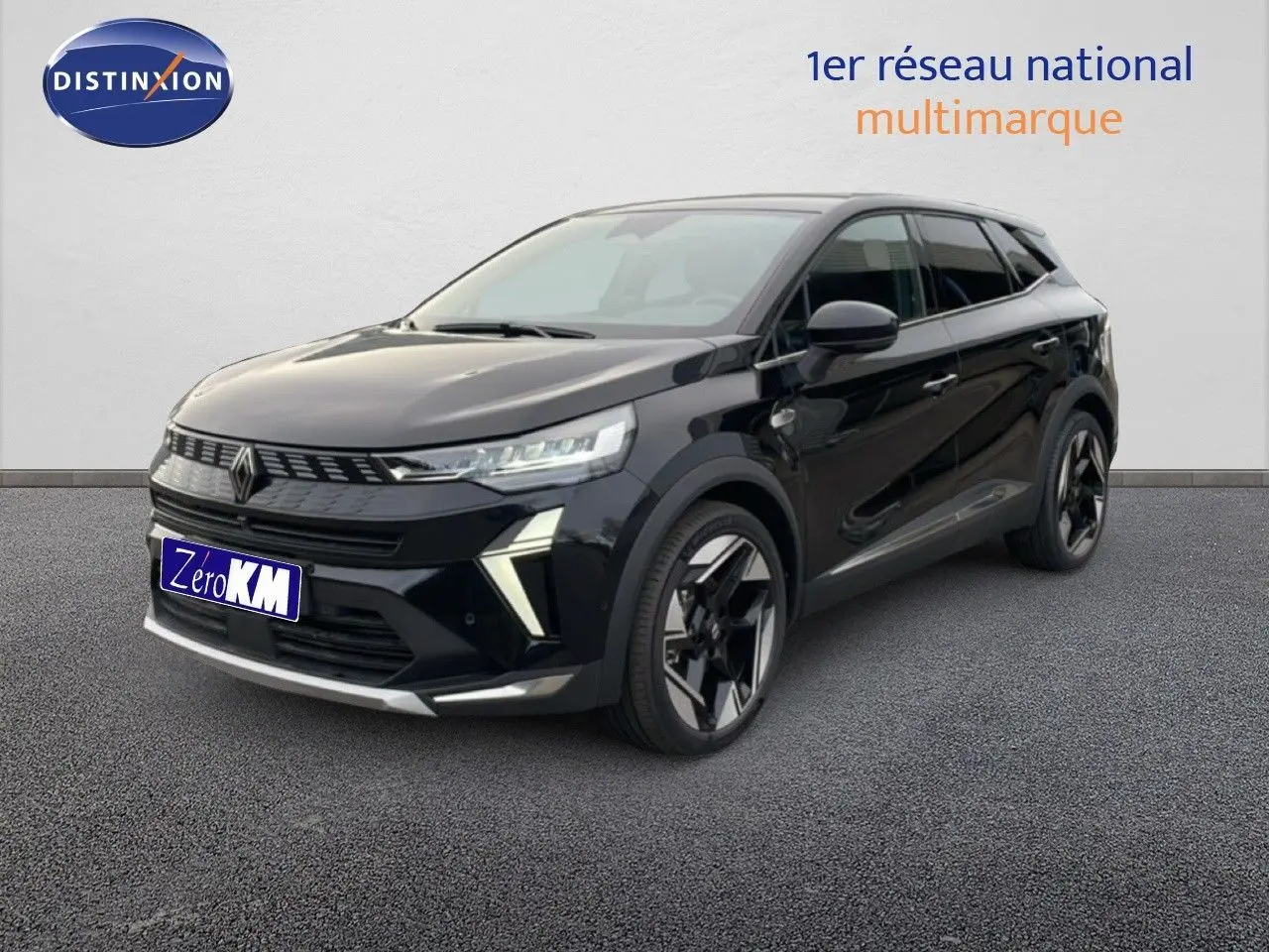 Renault Symbioz 2025 noir étoile métal en 3/4 avant droit, avec jantes bicolores et éclairage LED distinctif.