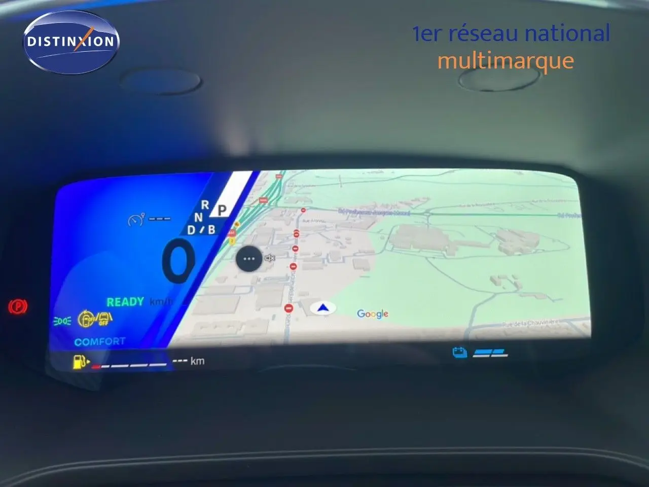 Tableau de bord numérique du Renault Symbioz 2025 affichant la navigation et les informations de conduite en mode confort.