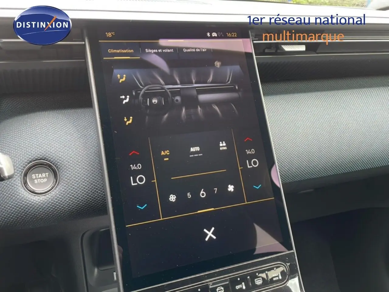Écran tactile central de la Citroën C5 Aircross 2026, affichant les réglages de climatisation, avec bouton Start/Stop à gauche.