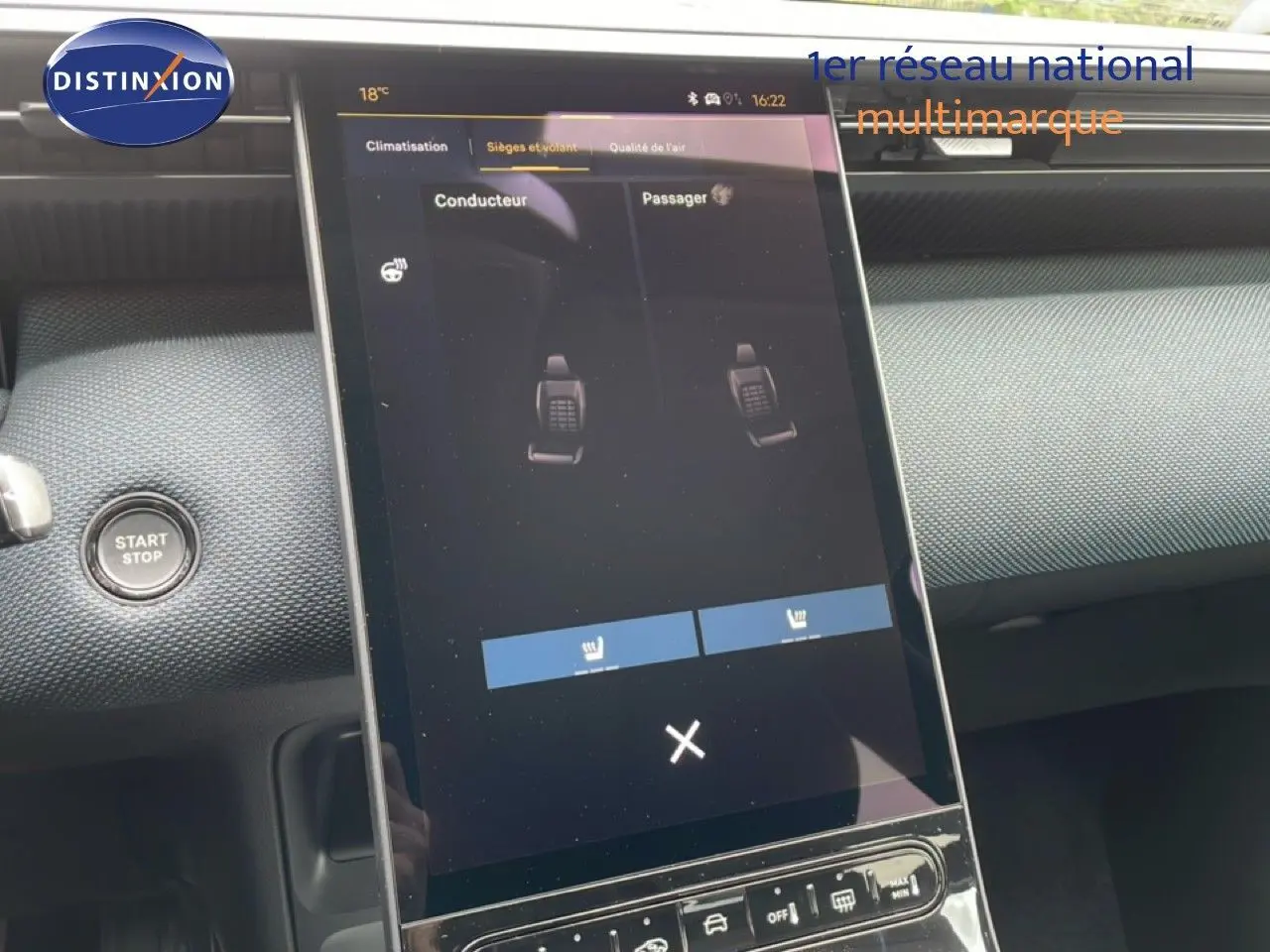Vue intérieure centrée sur l'écran tactile du tableau de bord du Citroën C5 Aircross 2026, avec bouton Start/Stop visible.