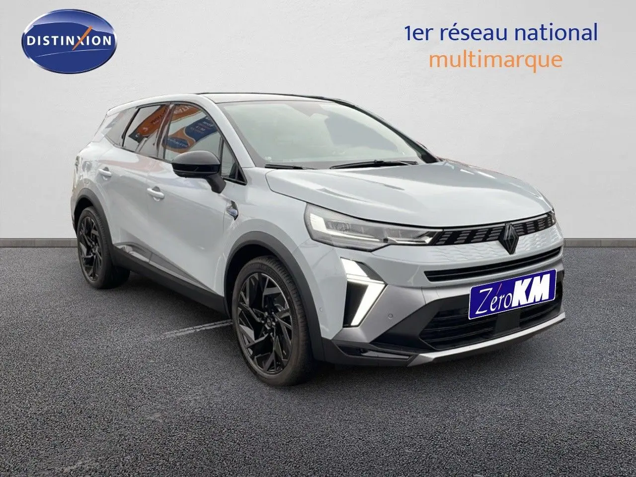 Renault Symbioz gris Rafale métal en 3/4 avant droit avec jantes noires et signature lumineuse LED distinctive.