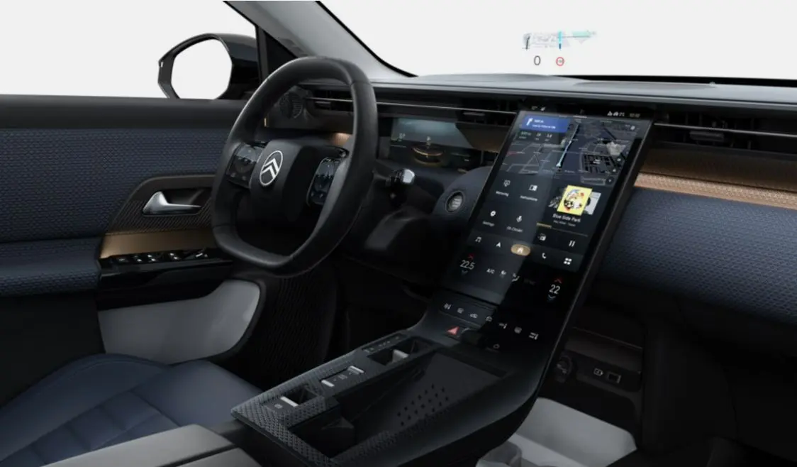 Vue intérieure côté conducteur du Citroën C5 Aircross II Hybrid avec grand écran tactile vertical et finitions bleu et noir.