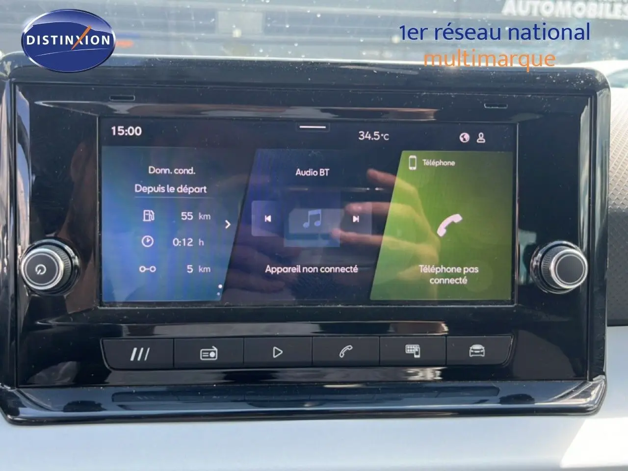Écran tactile central du tableau de bord du SEAT Arona 2025, affichant les options audio et téléphone, finition Style Special Edition.