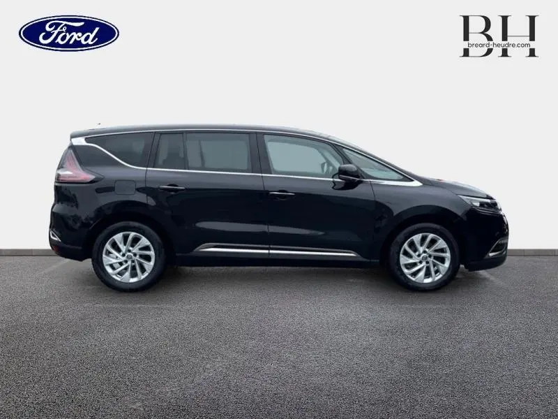 Profil droit d'un Renault Espace 2017 noir étoilé avec jantes alu et vitres arrière surteintées.