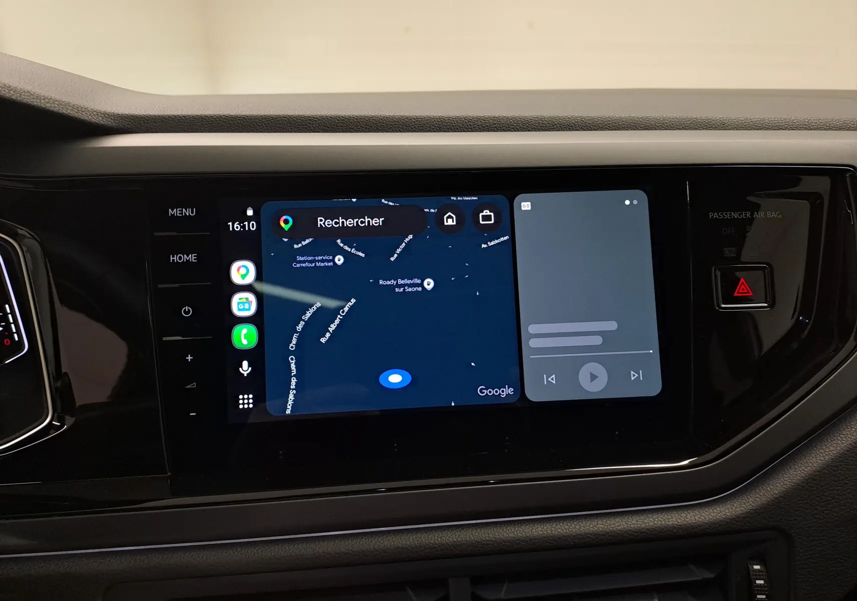 Écran tactile central du Volkswagen Taigo 2025 affichant le système de navigation Discover Pro.