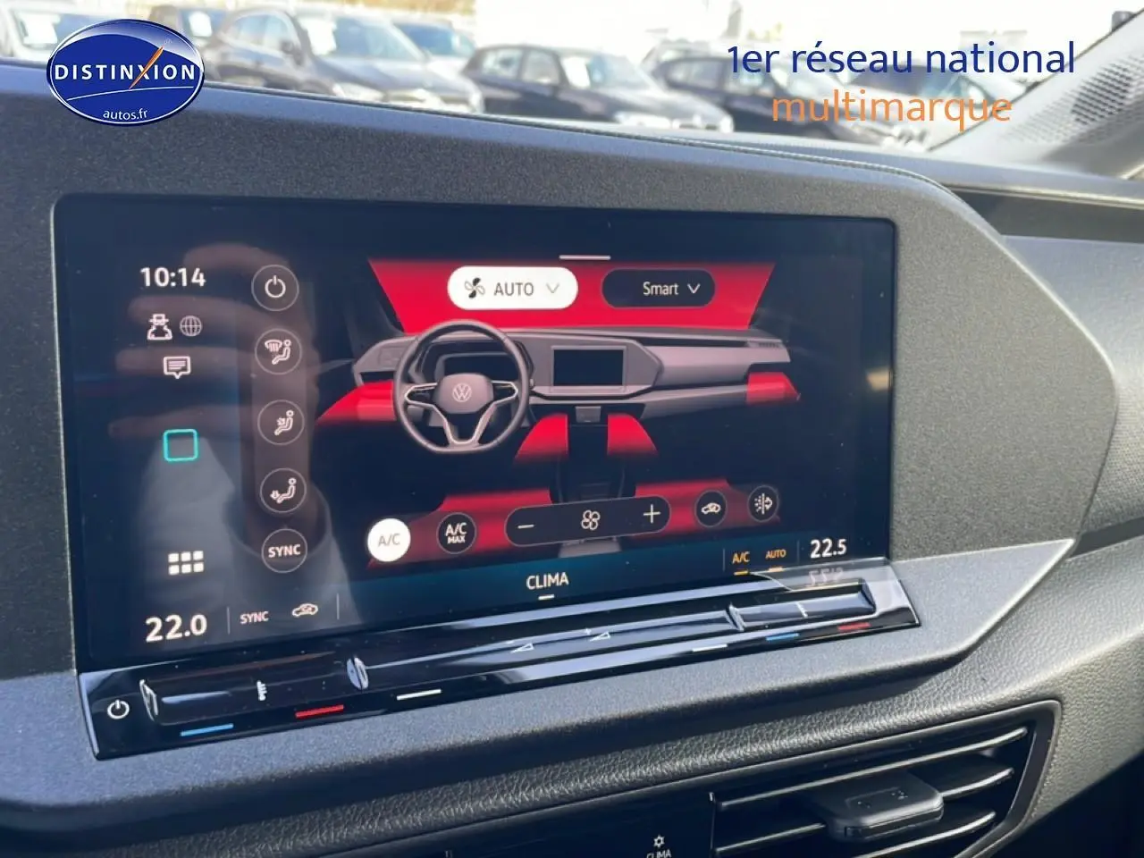 Écran tactile central du tableau de bord du Volkswagen Caddy 2025, affichant la climatisation en mode automatique.