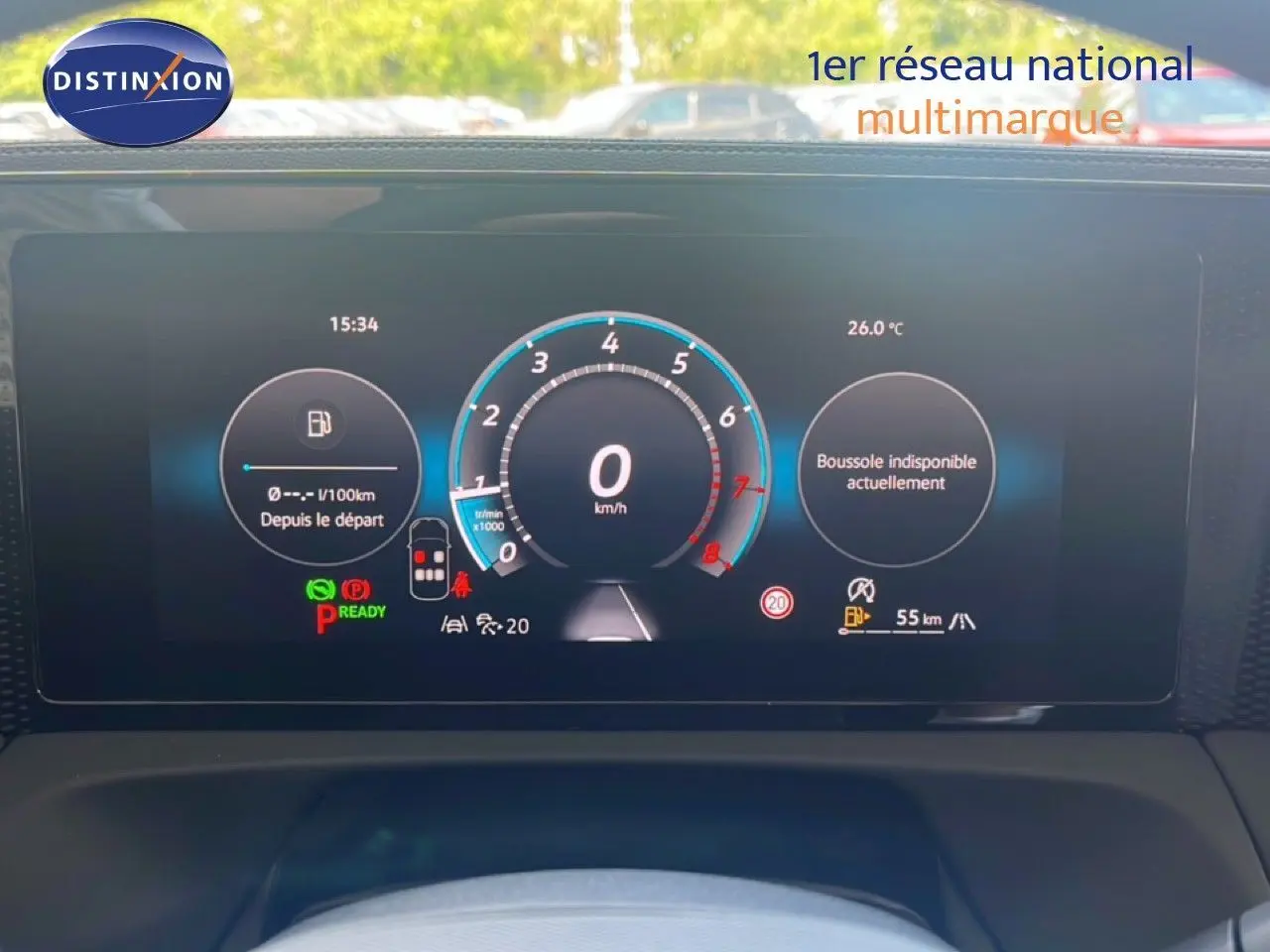 Tableau de bord numérique du Volkswagen Tiguan 2026, affichage central avec vitesse à 0 km/h et informations de conduite.