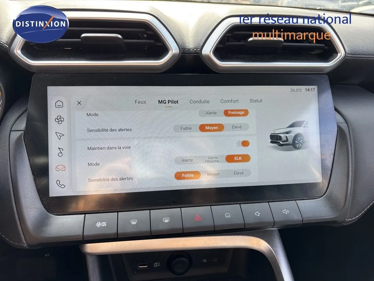 Écran tactile central du MG Motor ZS 2025 en Pebble Black, affichant les réglages avancés d’aide à la conduite.