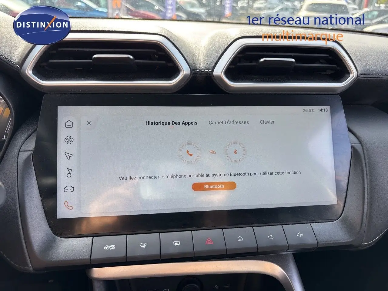 Écran tactile central du MG MOTOR ZS 2025 en Pebble Black, vue de face sur la console avec interface Bluetooth affichée.
