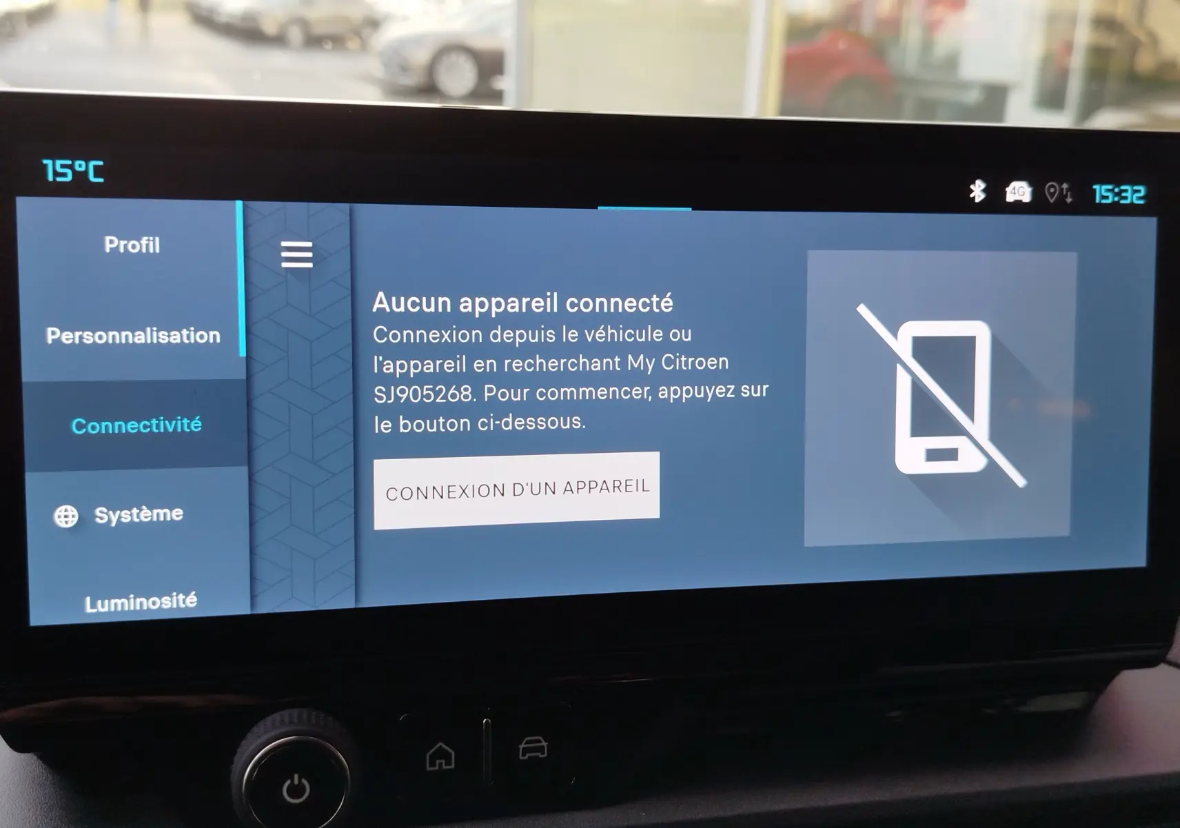 Écran tactile central du Citroën Berlingo 2025 affichant le menu connectivité sans appareil connecté, intérieur gris.