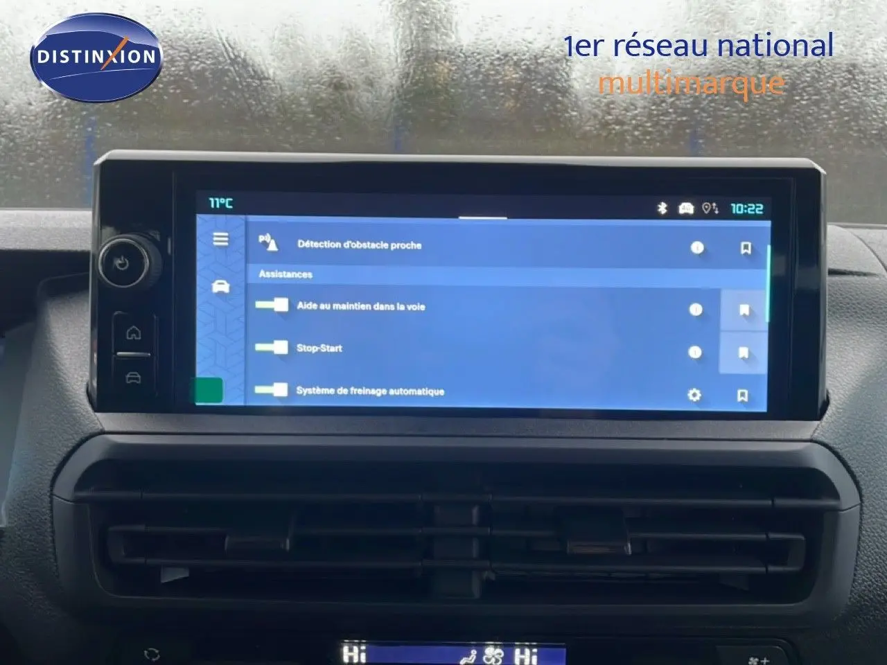 Tableau de bord avec écran tactile central affichant les aides à la conduite du Citroën Jumpy Cabine Approfondie 2025.