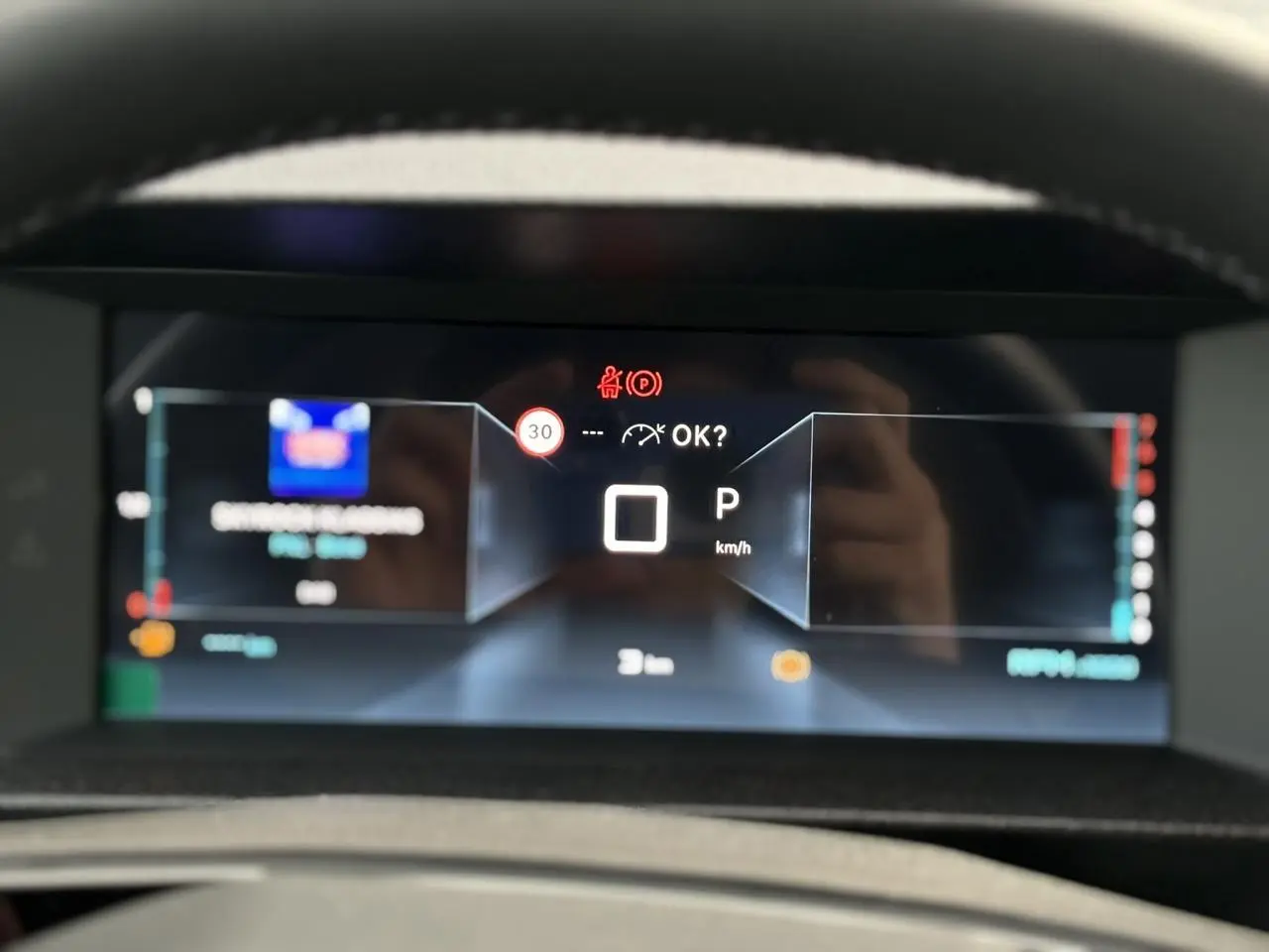 Combiné numérique 10'' couleur du Citroën Jumpy XL 2025, affichage vitesse et aides à la conduite au tableau de bord.