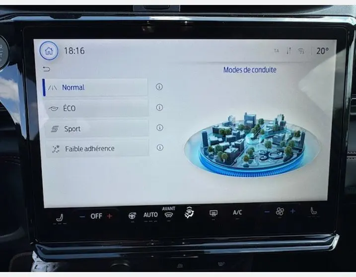 Écran tactile central du Ford Puma 2025 affichant les modes de conduite avec interface claire et design moderne.