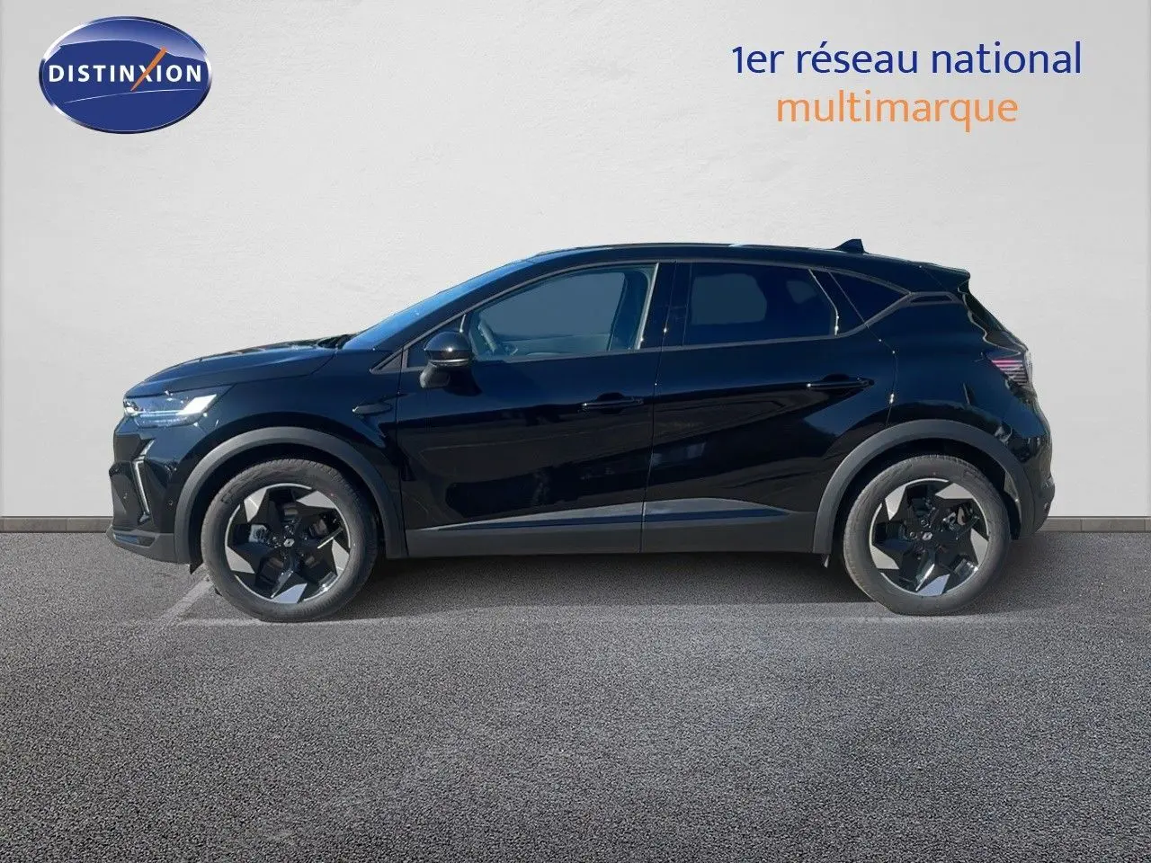 Profil côté gauche du Renault Captur E-Tech hybride 2025 en noir étoile métal avec jantes originales.