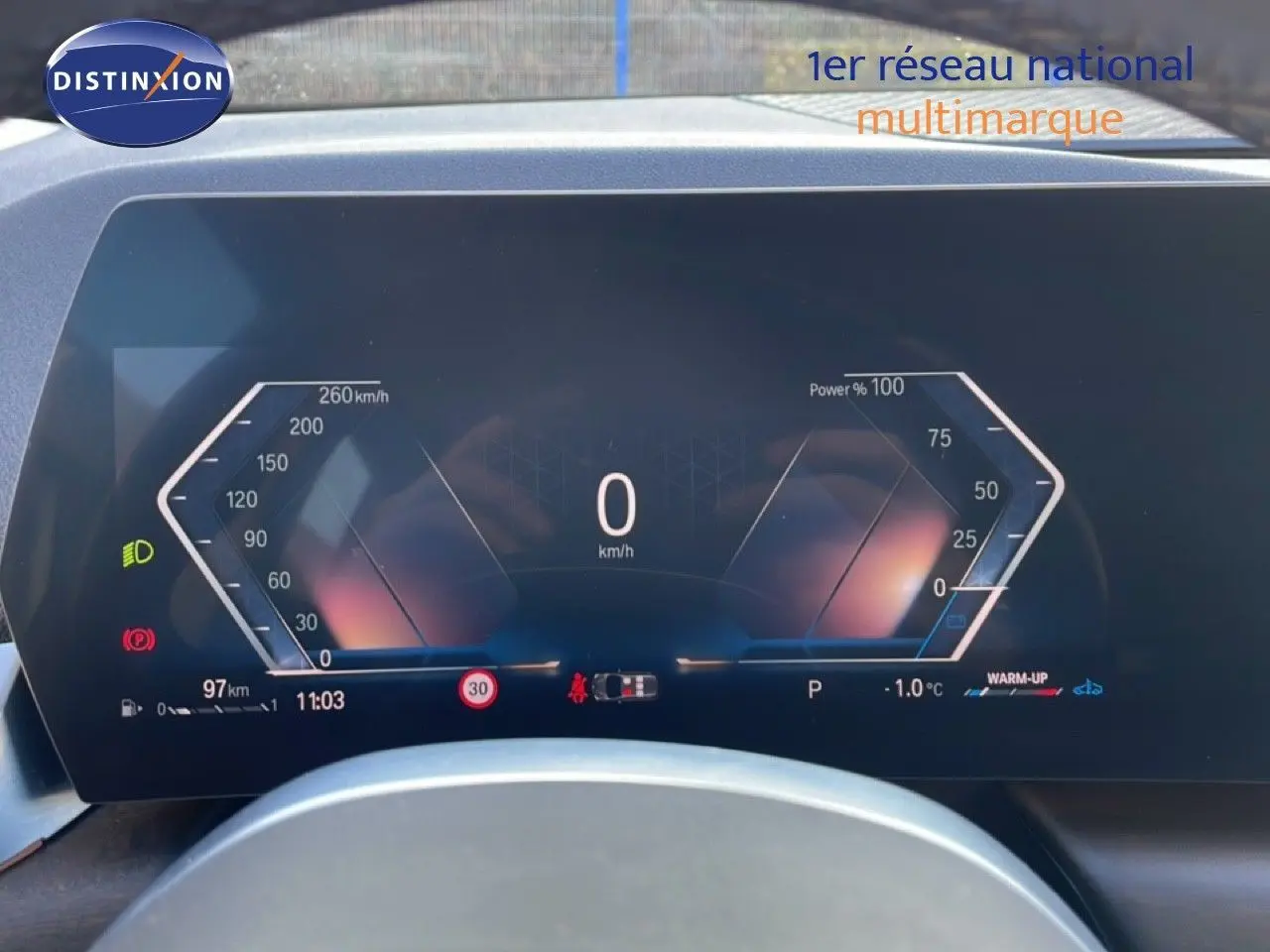 Tableau de bord numérique de BMW Série 2 Active Tourer 218i 2022 affichant vitesse à 0 km/h et indicateurs divers.