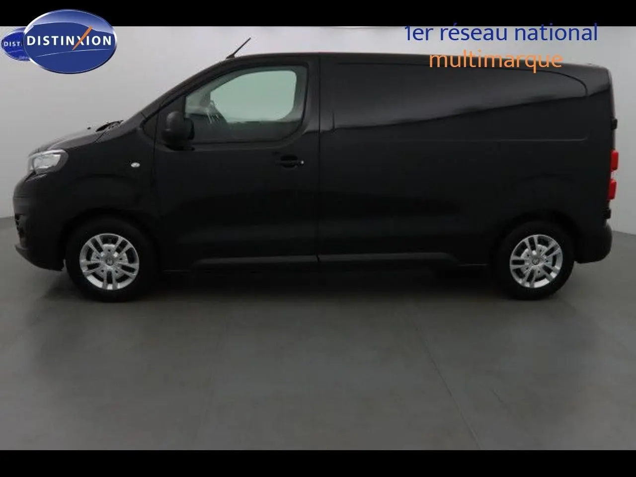 Profil côté gauche du Peugeot Expert Fourgon noir métal 2022, version Standard 1.5 BlueHDi 120S&S Premium.