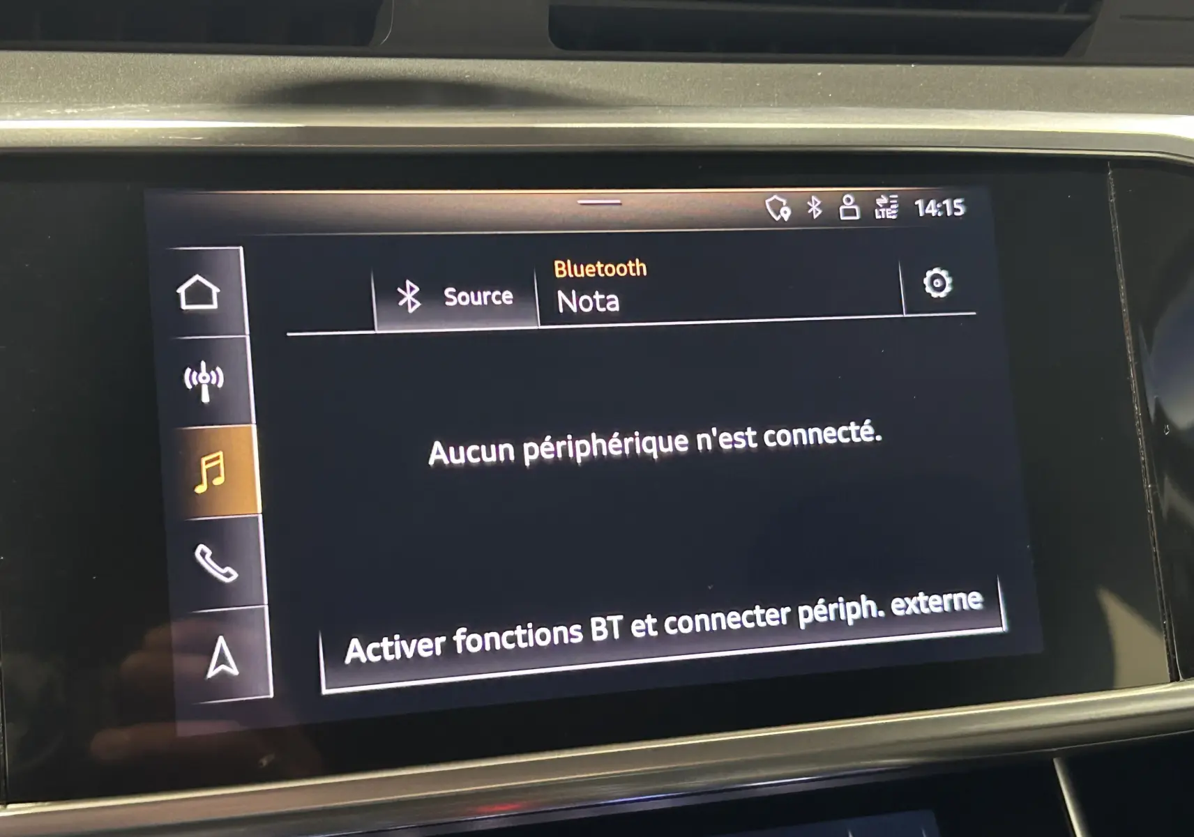Écran tactile central de l’Audi A6 Avant 40 TDI 2019 affichant le menu Bluetooth sans périphérique connecté.