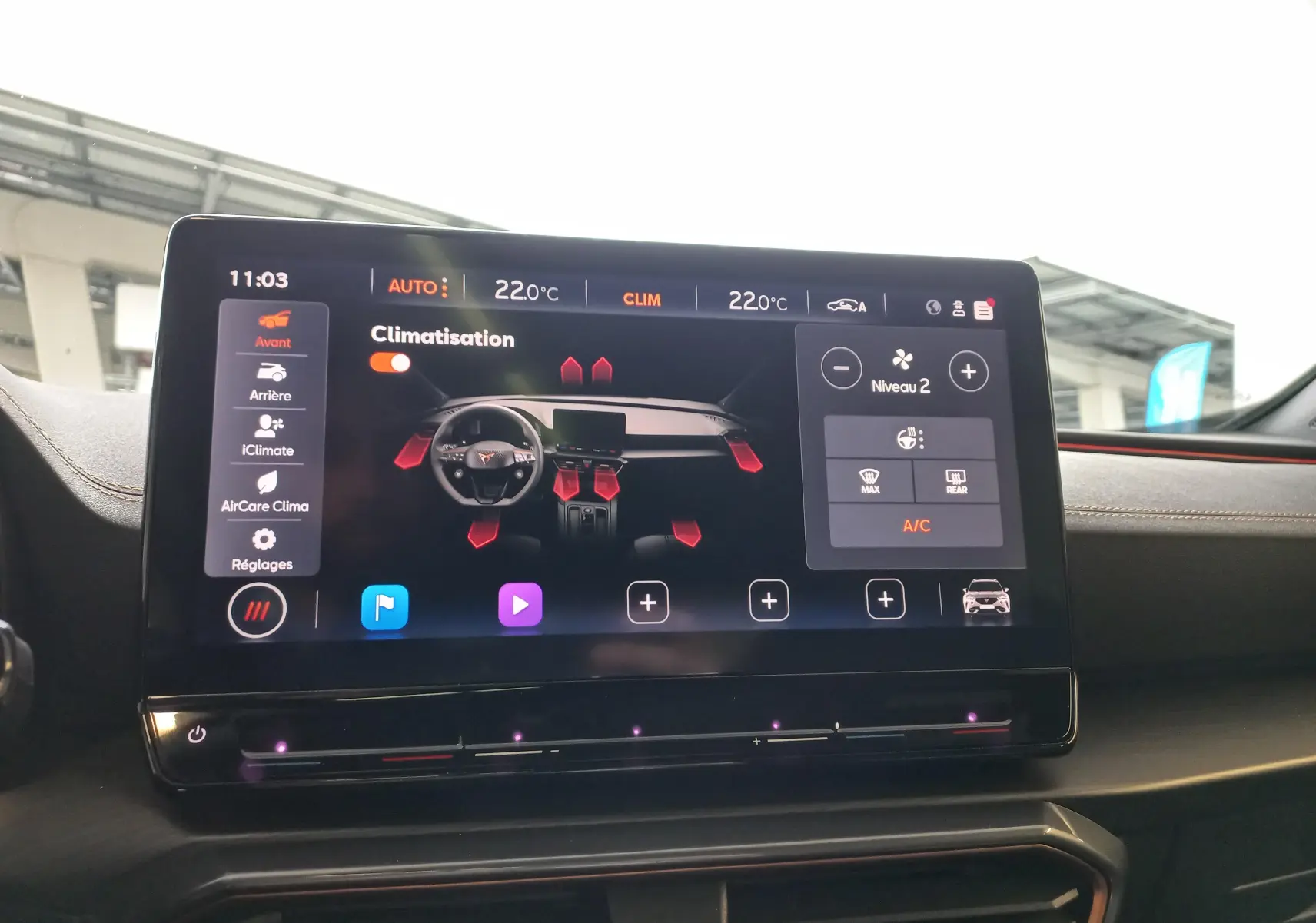 Écran tactile de la climatisation du CUPRA Formentor 1.5 TSI 150 DSG7 VZ-LINE 2023 affichant les réglages à 22°C.