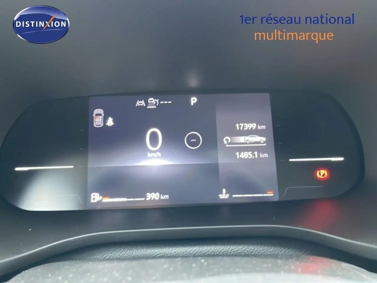 Affichage numérique du tableau de bord de la Renault Arkana 2025 montrant 0 km/h et 17 399 km au compteur.