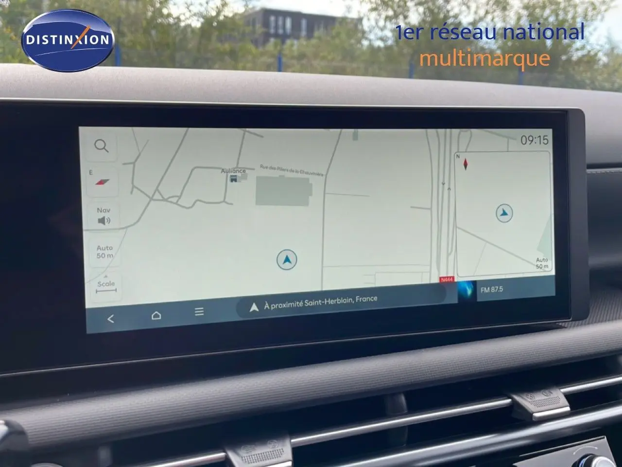 Écran tactile de navigation du Hyundai Tucson 2026, vue intérieure du tableau de bord moderne et épuré.