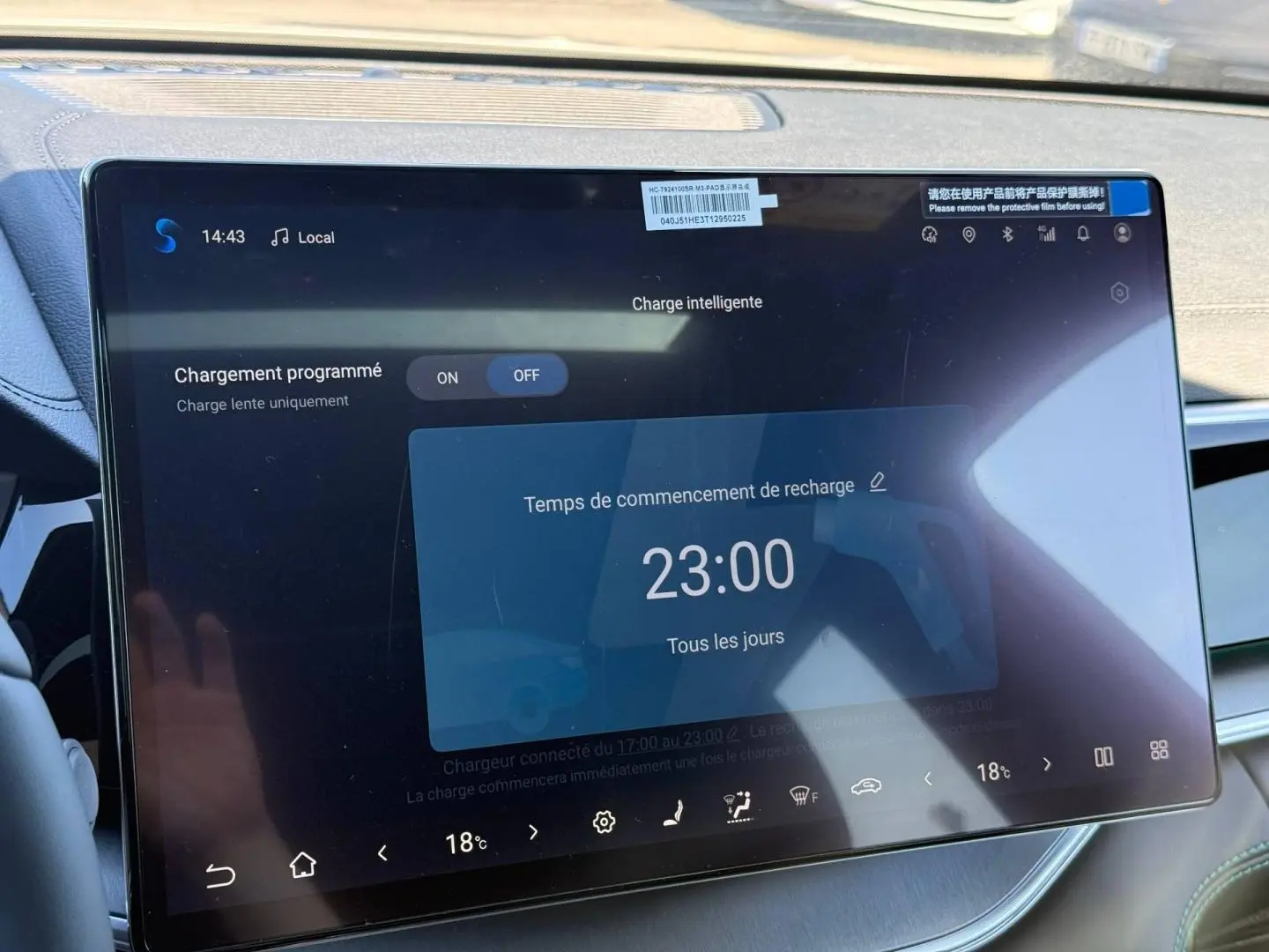 Écran tactile intérieur du BYD SEAL U 1.5 DM-i 218ch Boost affichant la programmation de recharge à 23h.