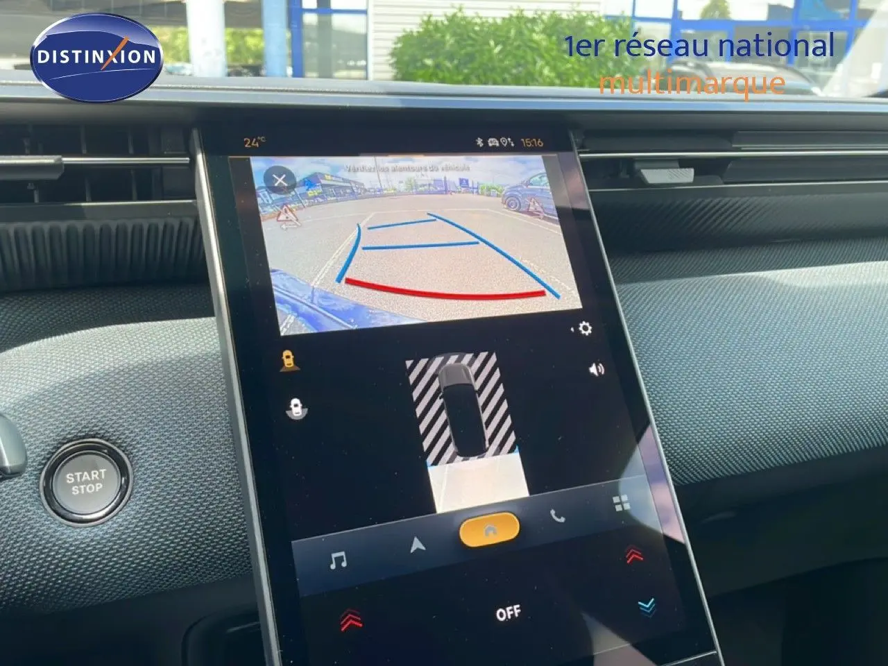 Écran central tactile affichant la caméra de recul et les commandes, intérieur du Citroën C5 Aircross 2026.