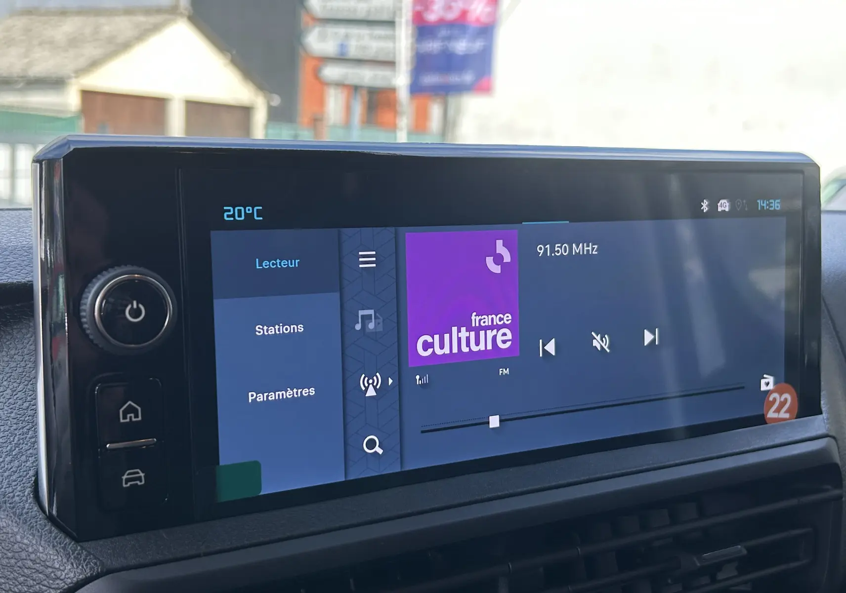 Écran tactile central du Citroën Jumpy Fourgon blanc 2025 affichant la radio France Culture à 91.50 MHz