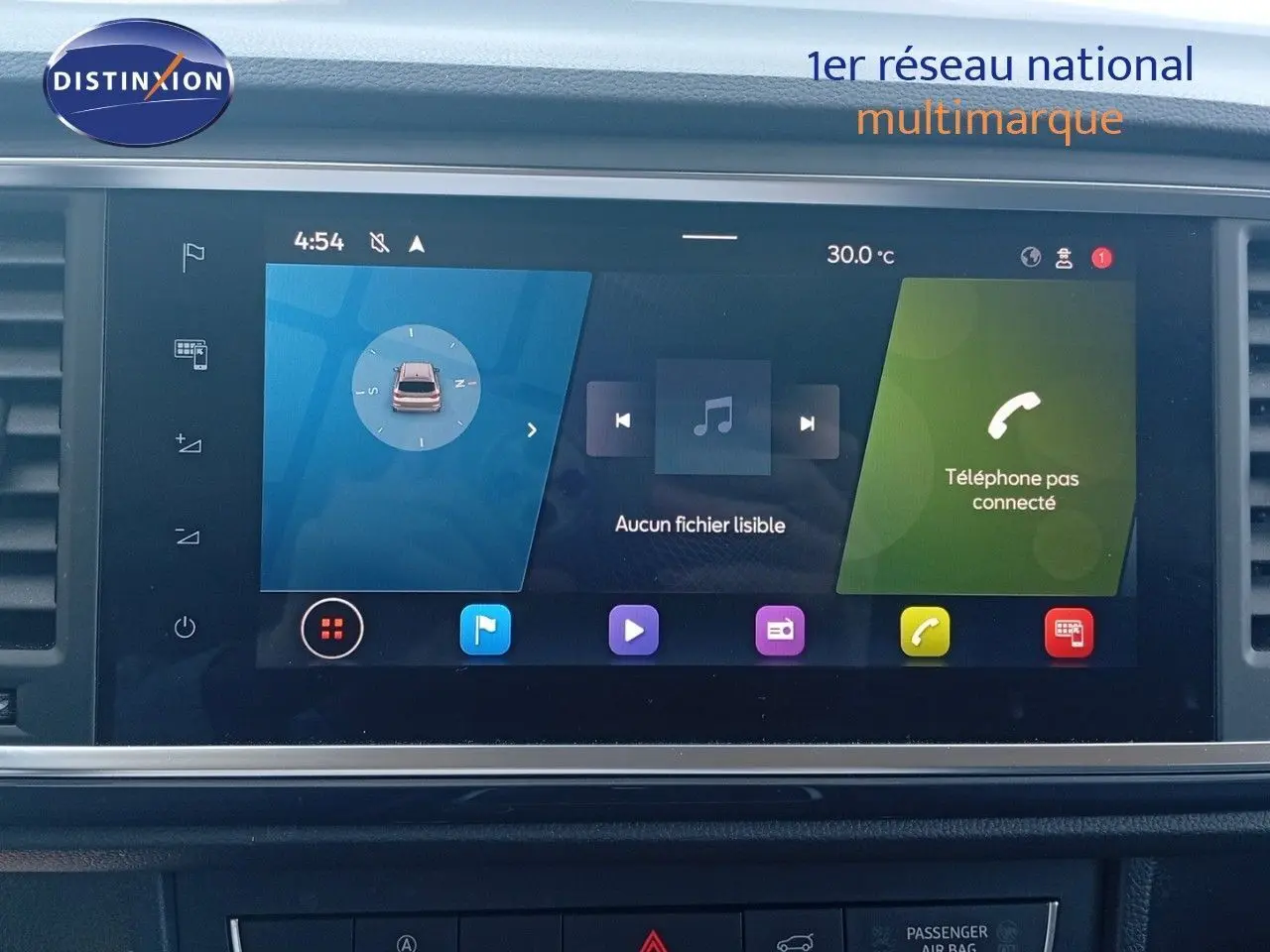 Écran tactile central du tableau de bord du SEAT Ateca 2023, affichant navigation et téléphone non connecté.