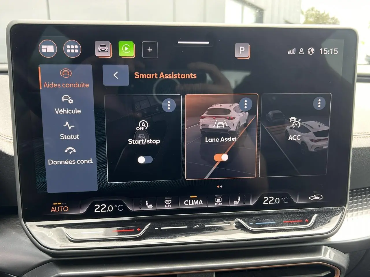 Écran tactile central du CUPRA Formentor 2025 affichant les assistants de conduite et la climatisation à 22°C.