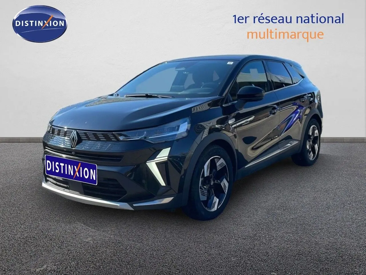 Renault Symbioz noir étoile métal en 3/4 avant droit, avec signature lumineuse distinctive et jantes modernes.