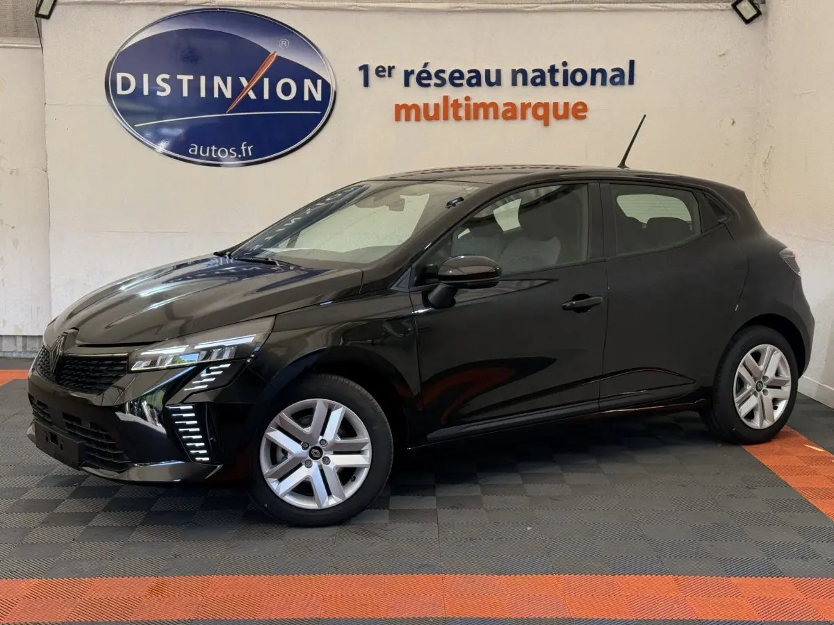 Renault Clio Evolution Blue dCi 100 noir vue de profil côté gauche, avec feux LED et jantes alliage visibles.