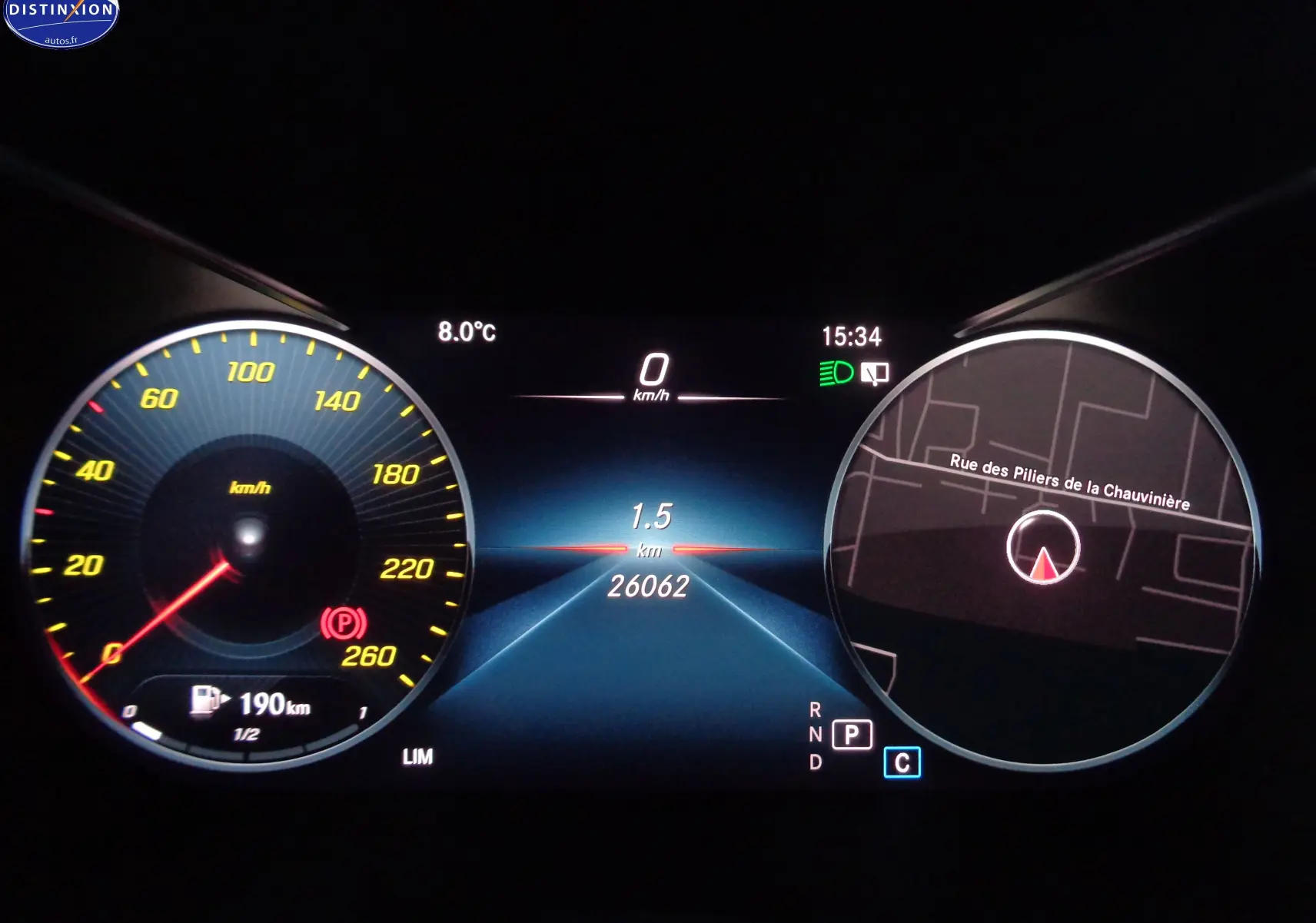 Tableau de bord numérique de Mercedes Classe C Break 220D AMG Line, affichant vitesse, navigation et température extérieure.
