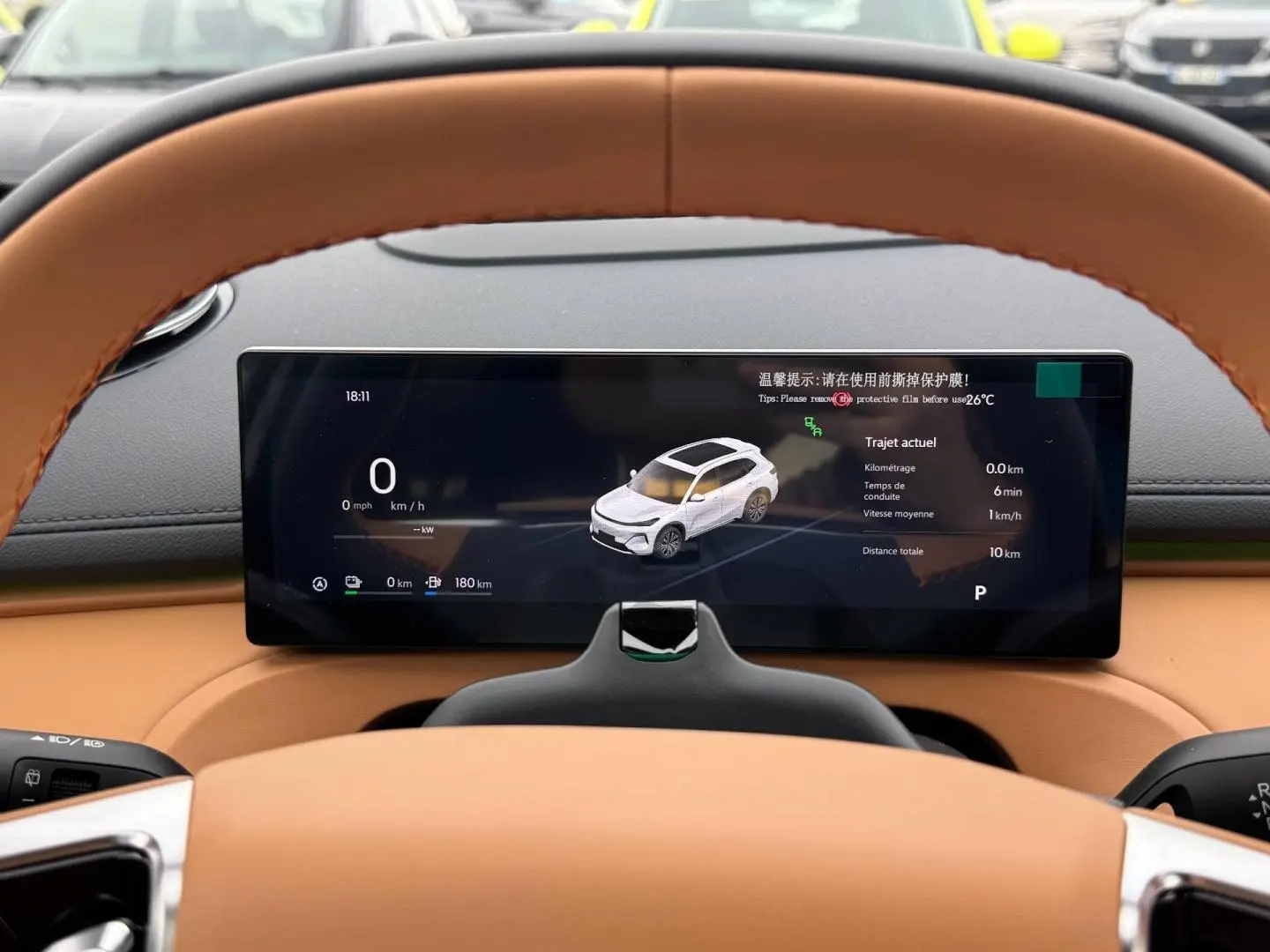 Vue rapprochée du tableau de bord du Geely STARRAY 1.5 EM-i avec écran numérique et volant cuir marron clair.