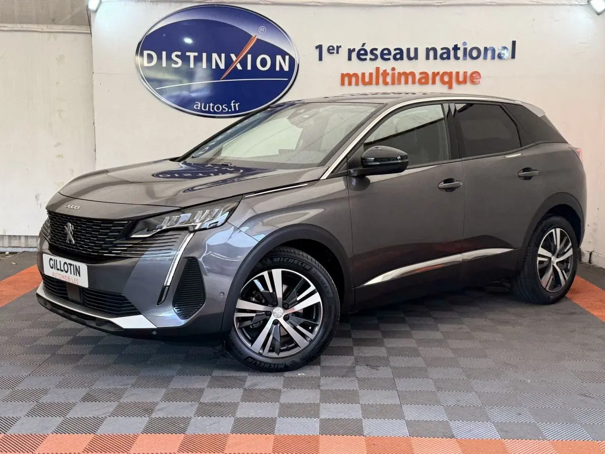 Peugeot 3008 gris foncé vue 3/4 avant droit, avec phares LED et jantes alliage distinctives.