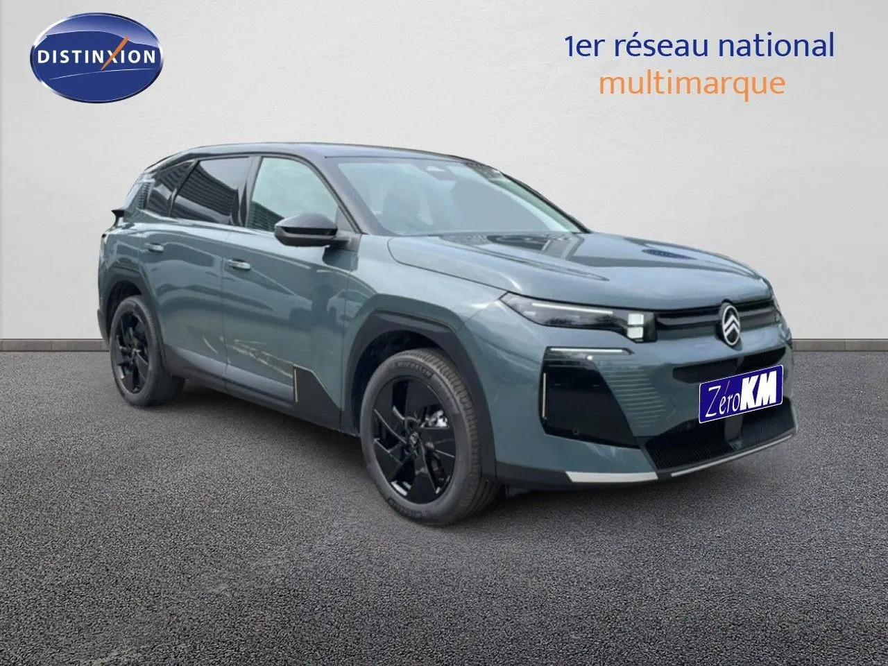Citroën C5 Aircross 2026 vert Astoria métal en 3/4 avant droit avec jantes noires et calandre moderne.