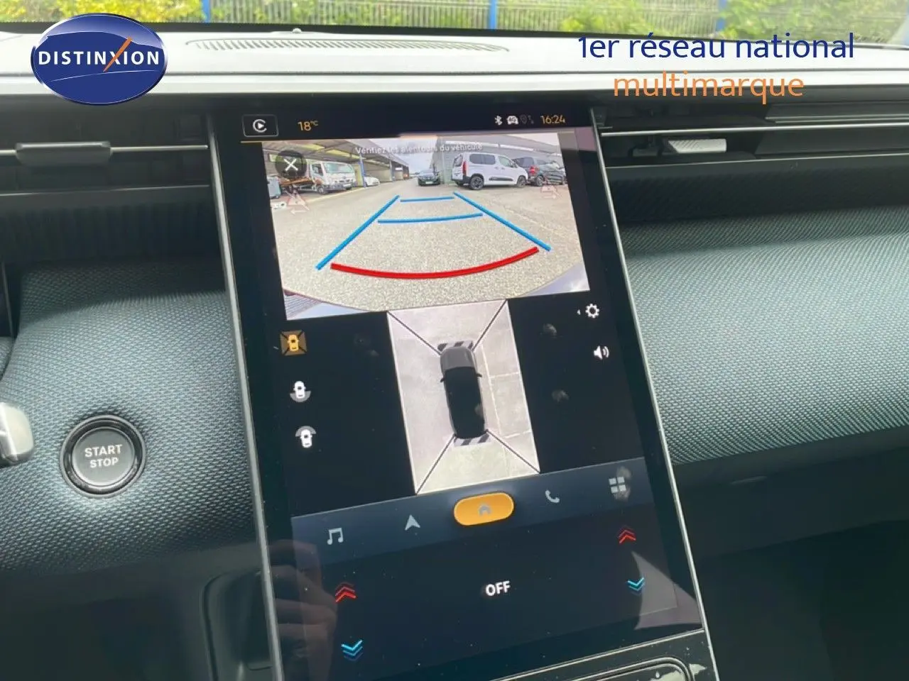 Écran central de la Citroën C5 Aircross vert Astoria montrant la caméra de recul et vue 360° intérieure.