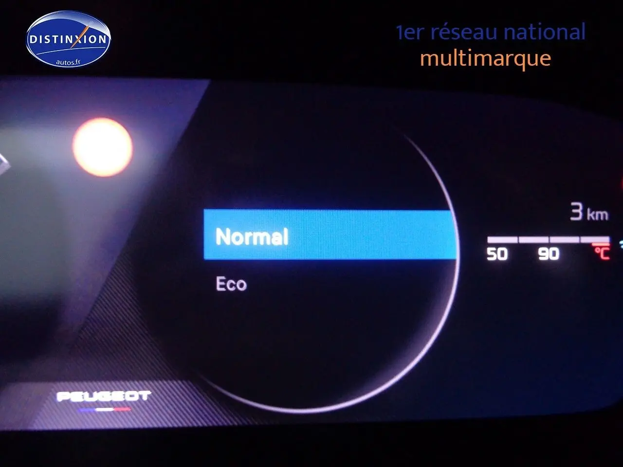 Affichage numérique du tableau de bord Peugeot 2008 2023 montrant les modes de conduite Normal et Eco.