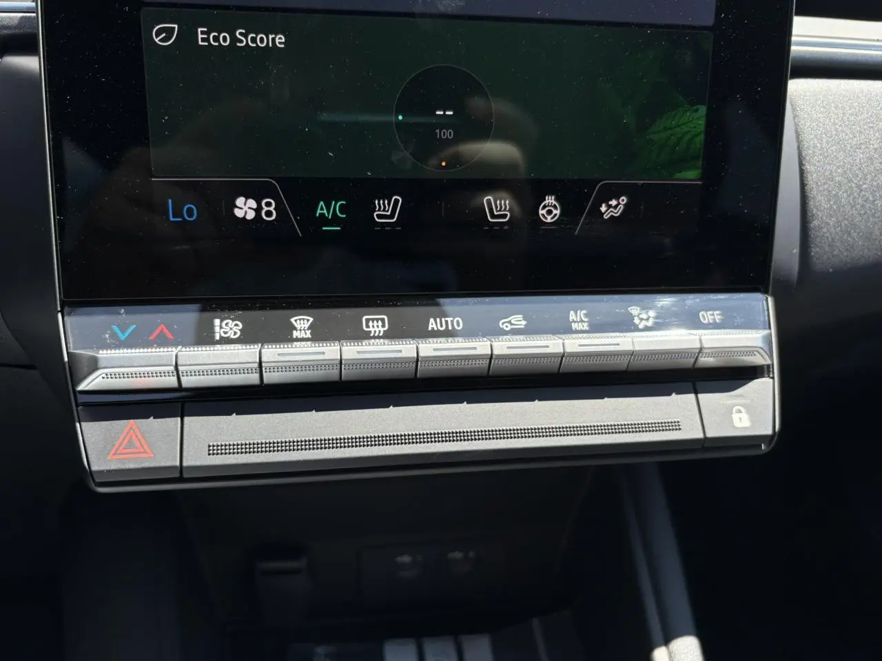 Détail de la console centrale du Renault Captur gris Cassiopée 2025 avec commandes climatisation et sièges chauffants