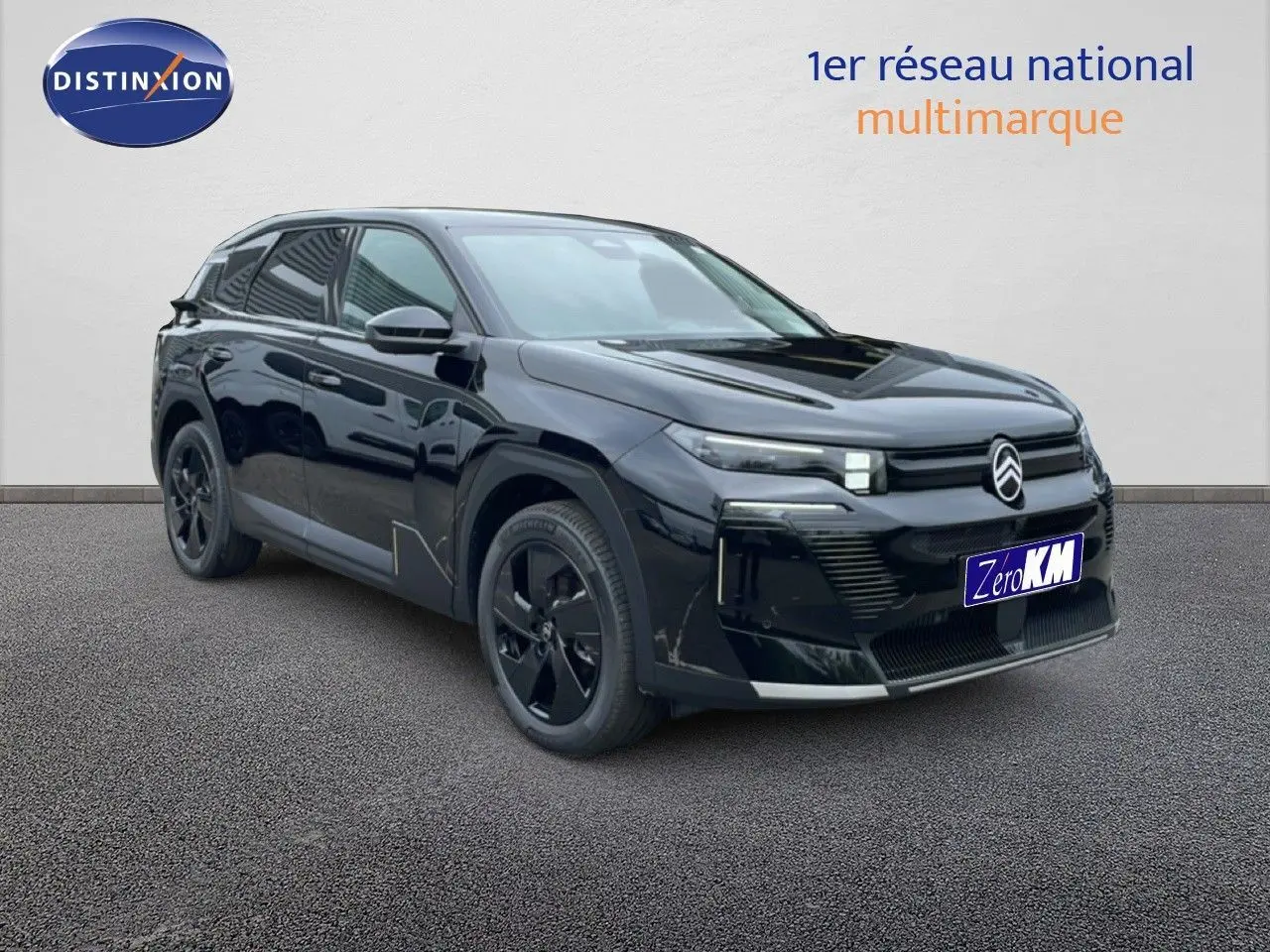 Citroën C5 Aircross noir perle métal en 3/4 avant droit, avec jantes noires et calandre moderne.