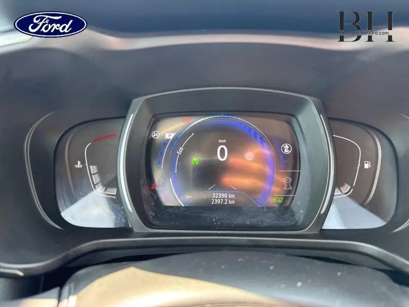 Vue rapprochée du tableau de bord numérique du Renault Kadjar 2019 affichant le compteur à zéro et mode ECO activé.