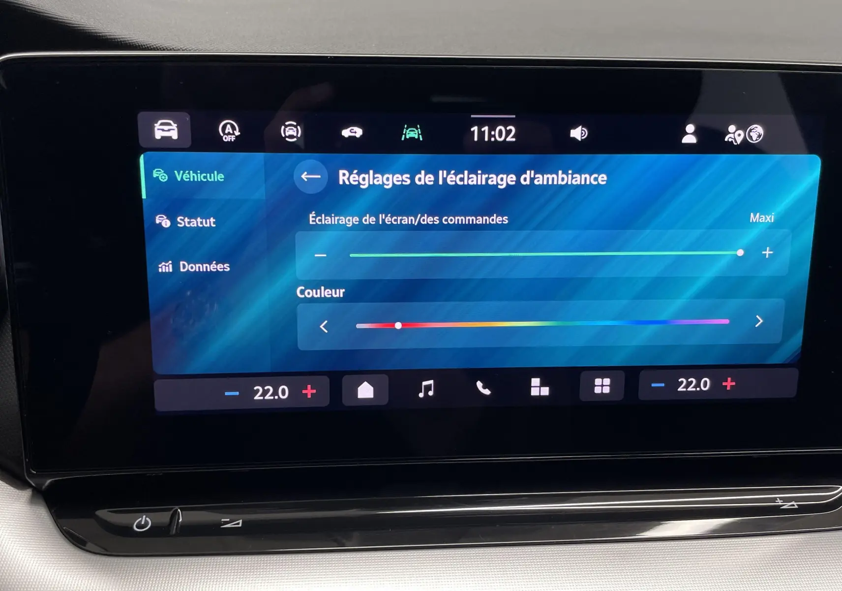 Écran tactile du tableau de bord de la Skoda Octavia 2024 affichant les réglages de l'éclairage d'ambiance.