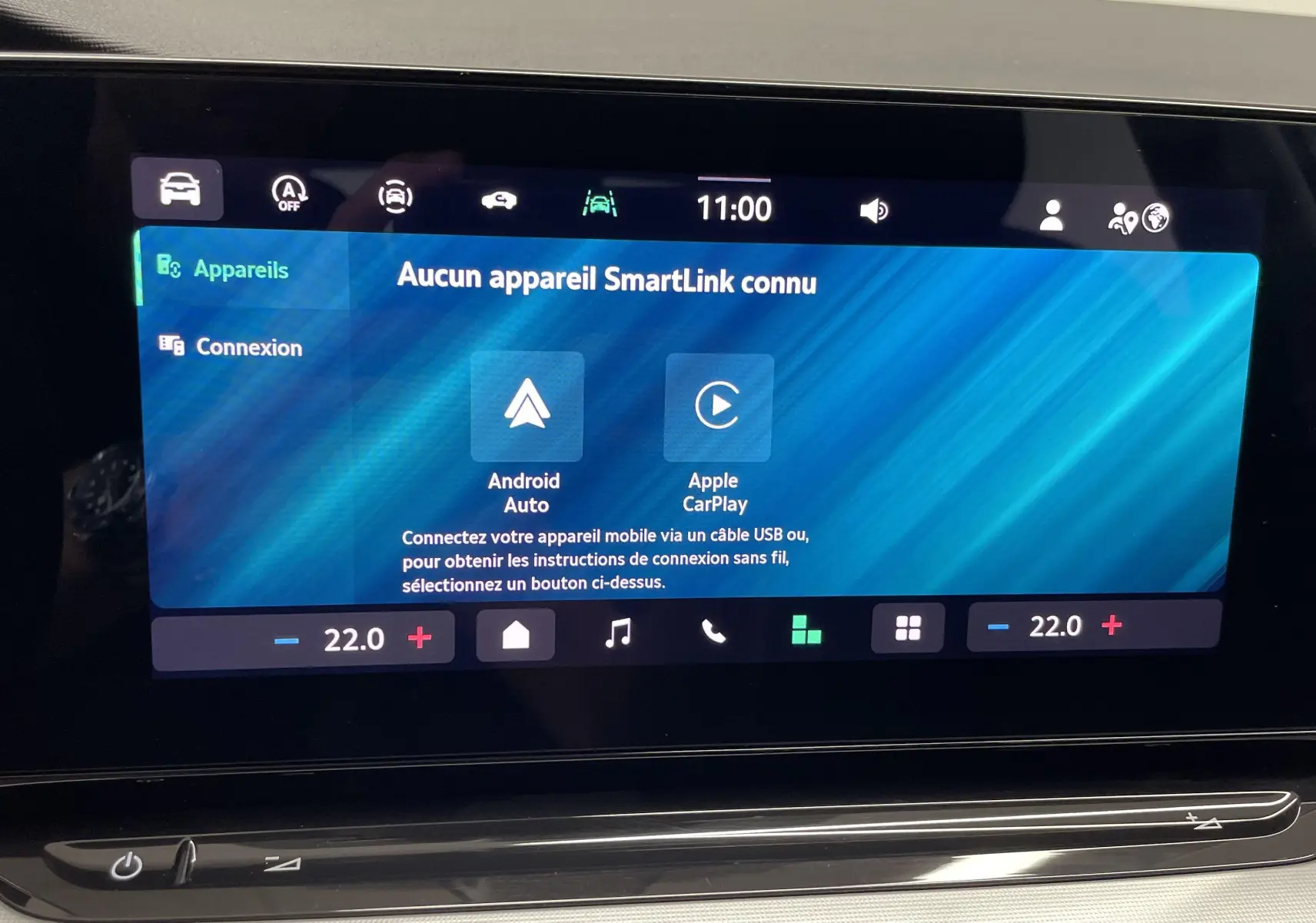 Écran tactile central du Skoda Octavia 2024 affichant la connexion SmartLink avec interface Android Auto et Apple CarPlay.