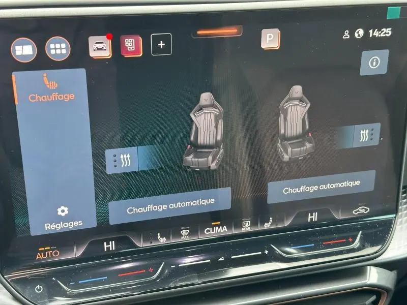 Écran tactile intérieur du CUPRA Formentor 2026 affichant le chauffage automatique des sièges en mode élevé.