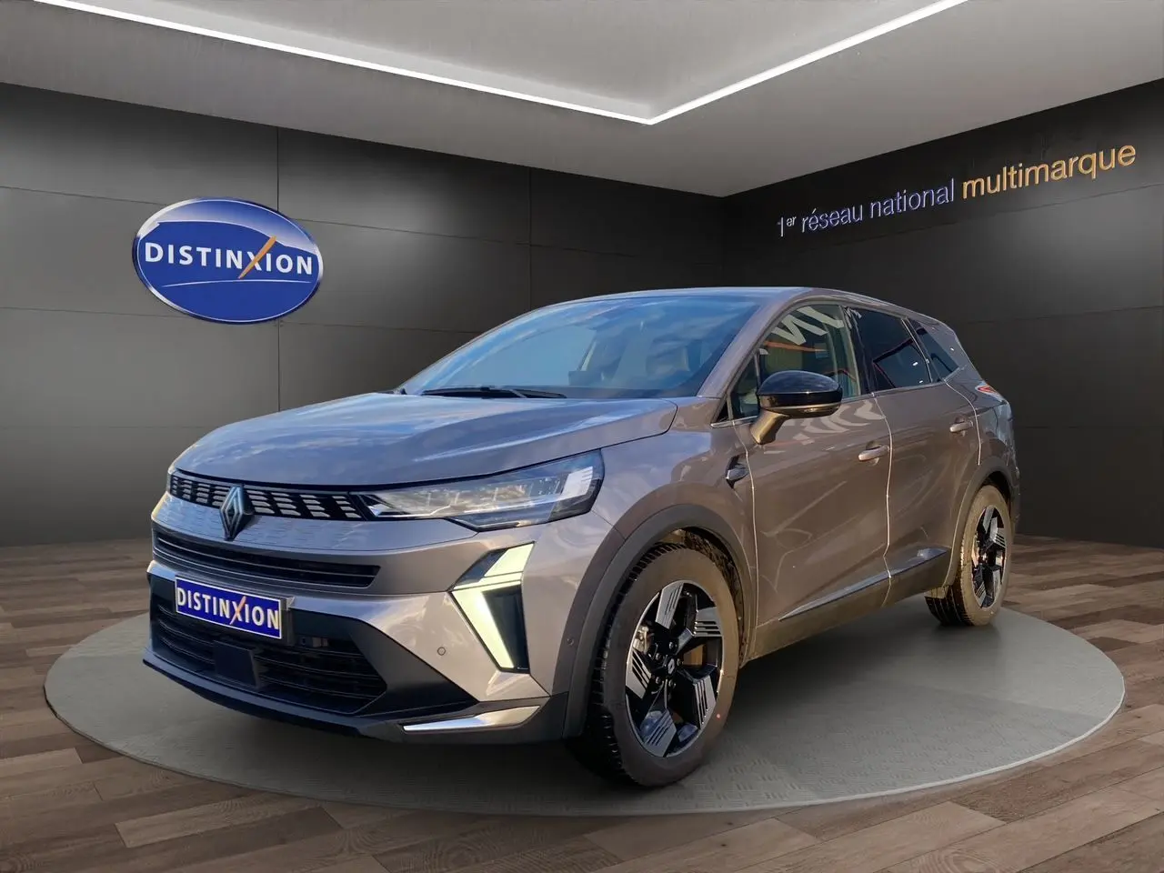 Renault Symbioz E-Tech Full Hybrid gris Casiopee, vue 3/4 avant avec feux LED et jantes alliage 18 pouces.