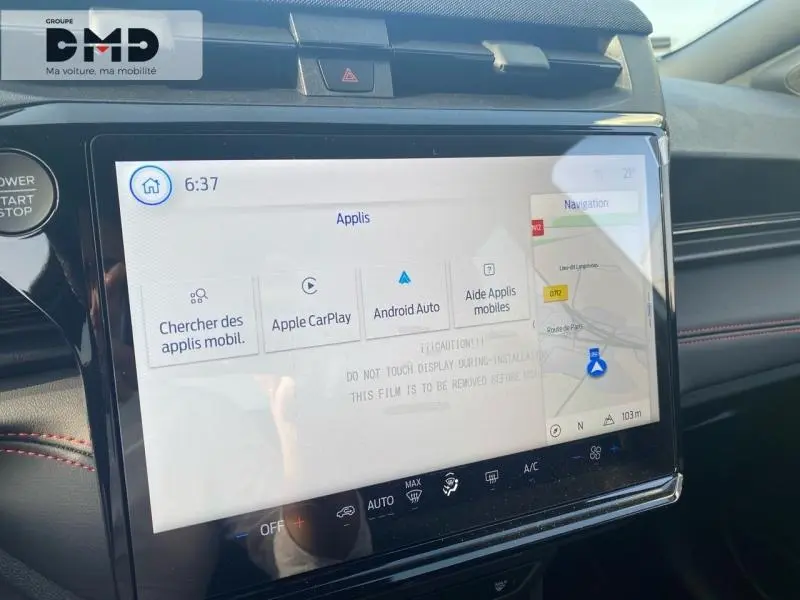 Écran tactile central du Ford Puma 2026, affichant navigation et options Apple CarPlay et Android Auto.