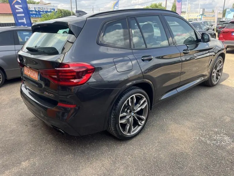 BMW X3 M40iA 2019 en Sophistograu métallisé, vue 3/4 arrière droit avec jantes 21 pouces style 726 rayons en V