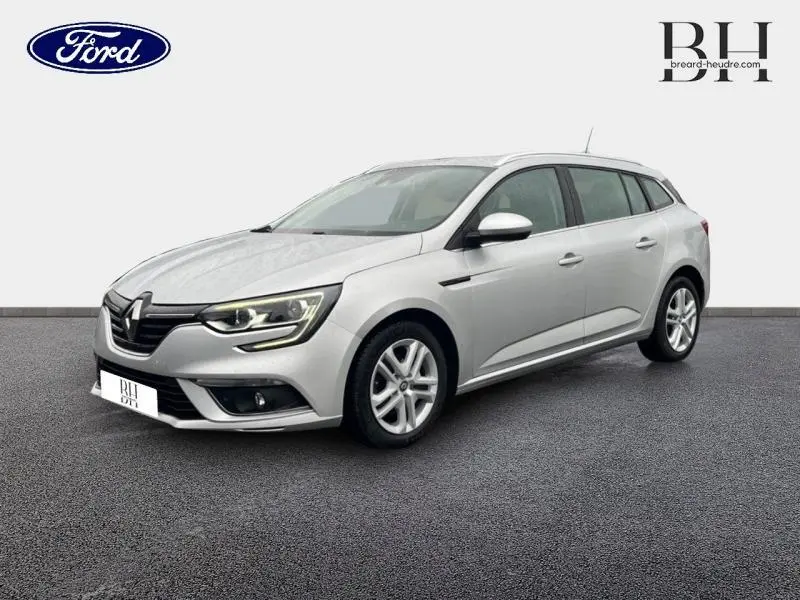 Renault Mégane Break gris platine vue 3/4 avant droit, avec feux LED et jantes alliage visibles.