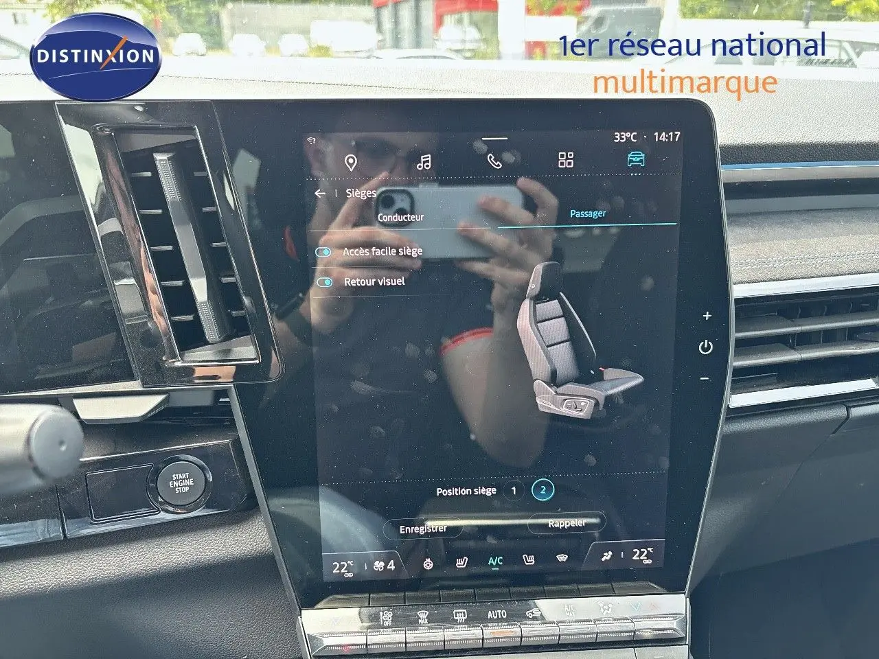 Écran tactile central du tableau de bord du Renault Austral 2024, affichant les réglages du siège conducteur.