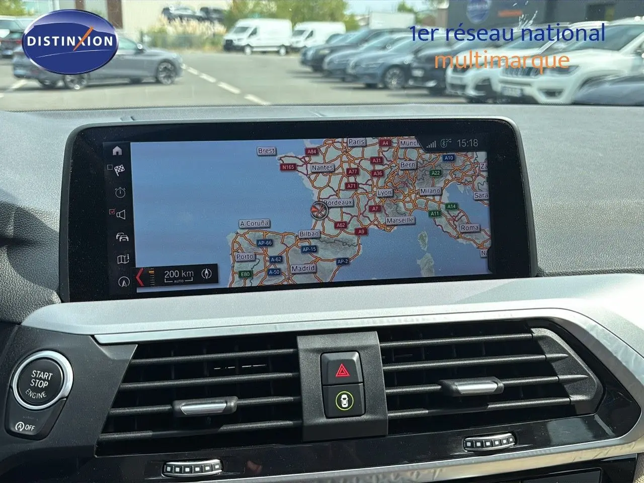 Vue intérieure du tableau de bord du BMW X4 XDRIVE 30D 2019 avec écran GPS affichant une carte routière.